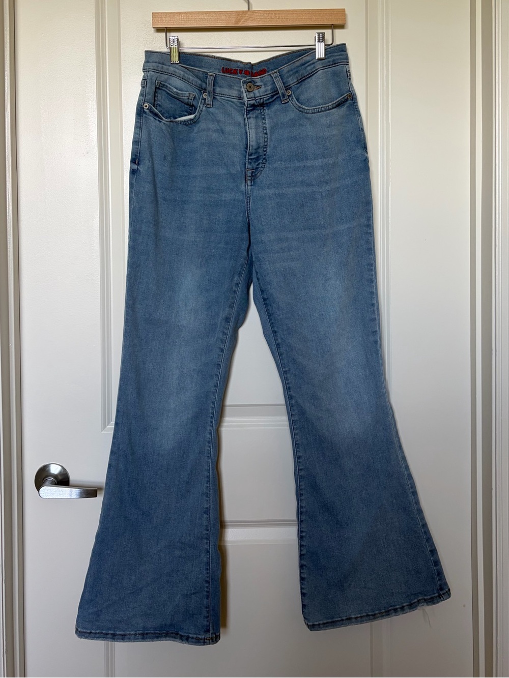 LUCKY BRAND- Classic Light Blue Flare Women’s Jeans